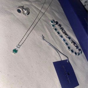 Swvavorski Jewelry (Full Set) Bracelet, Earrings, Necklace. Emerald Green